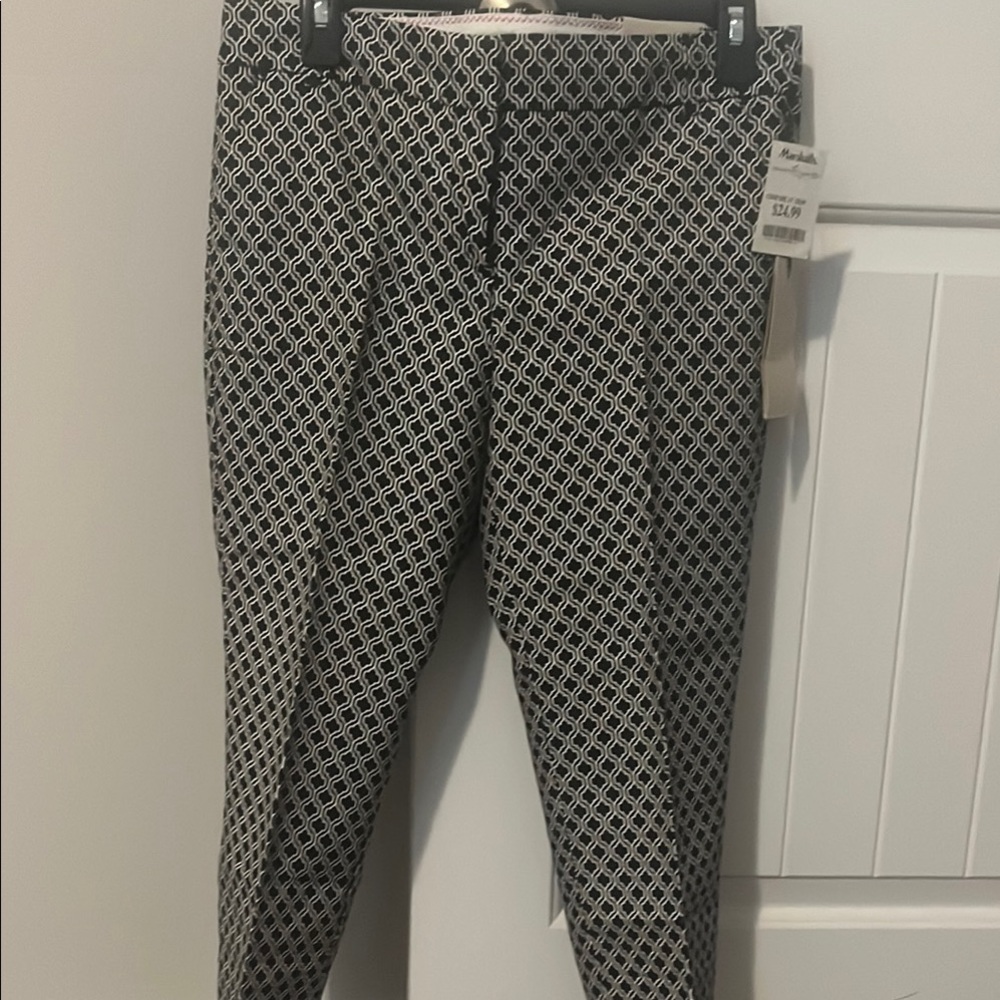Women Black and White Geometric Pants